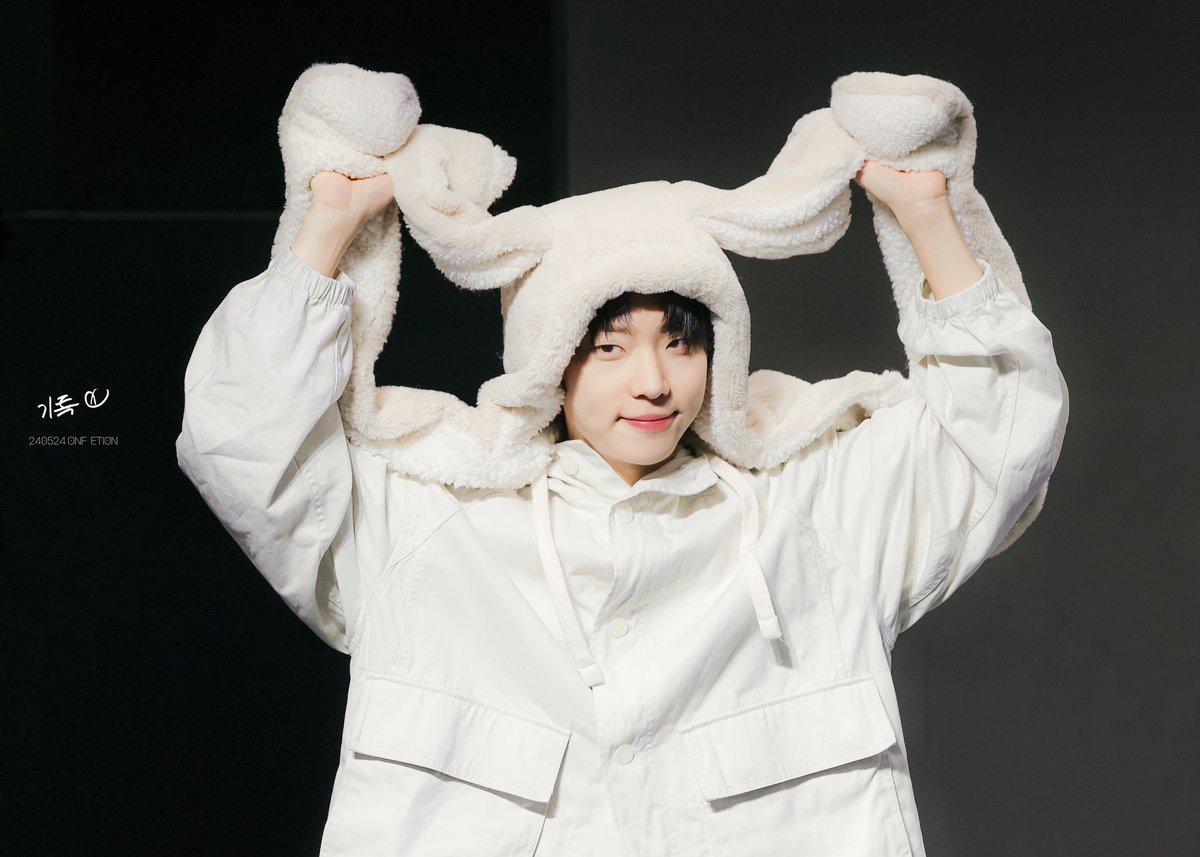 giteukONF's tweet photo. 💡#HAPPYETIONDAY 𝙀𝙑𝙀𝙉𝙏💡

이션이의 생일을 축하하며
#RT 추첨 2분께 미니액자를 드립니다 🥳🧡

🦈 기특오프 계정에서 이션 사진 선택 가능
📦 국내 주소 필요
🦈 퓨즈 한정
📦 11/26 목요일 첫 창윤시 당발

#나의_크리스마스는_언제나_이션 
#EVEBOY_ETION_HBD https://t.co/icBbpFRY9s