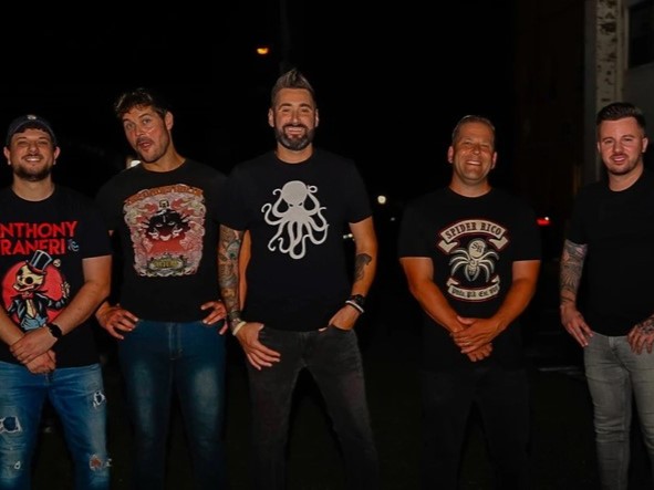 KillingtonMtn's tweet image. The Wobbly Barn Nightclub is the place to be on New Year's Eve. We're sending off 2024 in style with a party featuring live music from Krishna Guthrie Band and Sean Patrick and the Alibis. 

Get tickets now: bit.ly/3ZPQkMl

#Beast365 #BeTheBeast #Killington #NYE