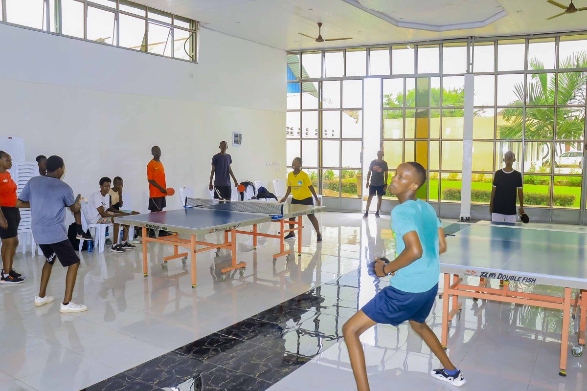 ABPInfos's tweet image. La Fédération de Tennis de Table du Burundi organise du 23 au 30 décembre 2024 un camp d'entraînement intensif pour 24 jeunes talents.Ce camp, initié par le #PEPS,prépare les athlètes aux compétitions régionales et internationales,notamment les #JO Dakar 2026 et Los Angeles 2028.