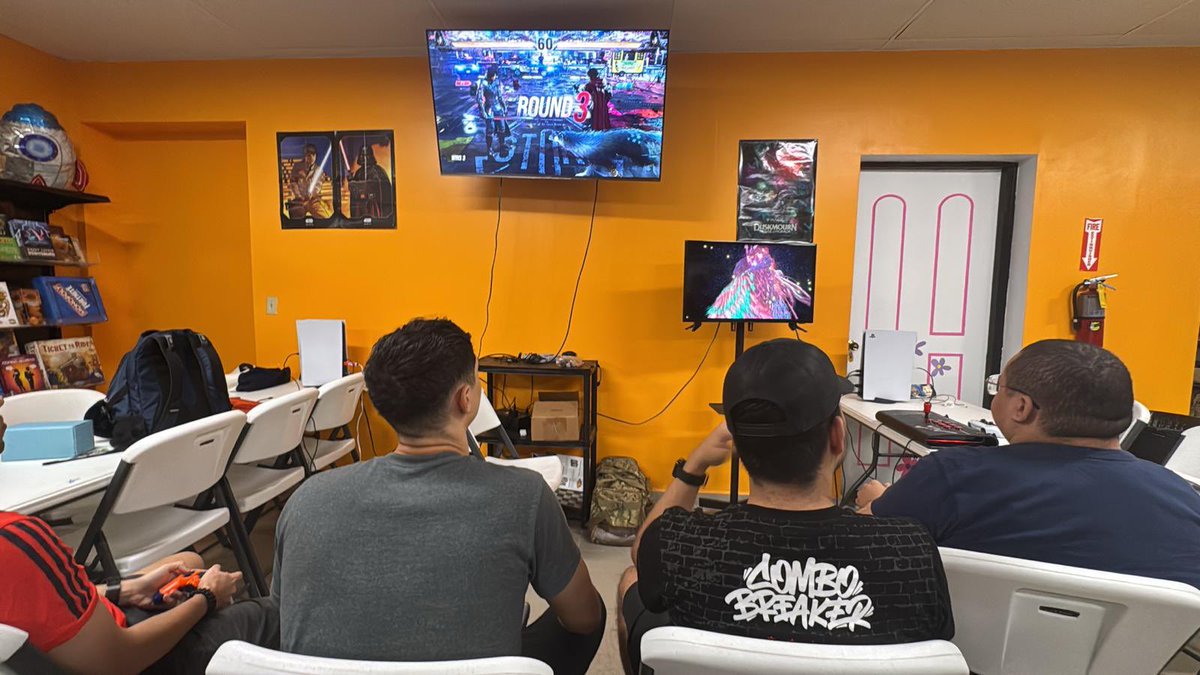 Colonel_Cake_'s tweet image. Had a great time back home in Puerto Rico 🇵🇷- got to finally meet a lot of the PR FGC that I’ve known online for years, and ofc play some good ass Tekken.

Thank you all for being awesome! Will def go to next year’s FirstAttack. S/O @DPanchito2 @DAIJUSTICE1  @ImpulsivoPR @Monopr