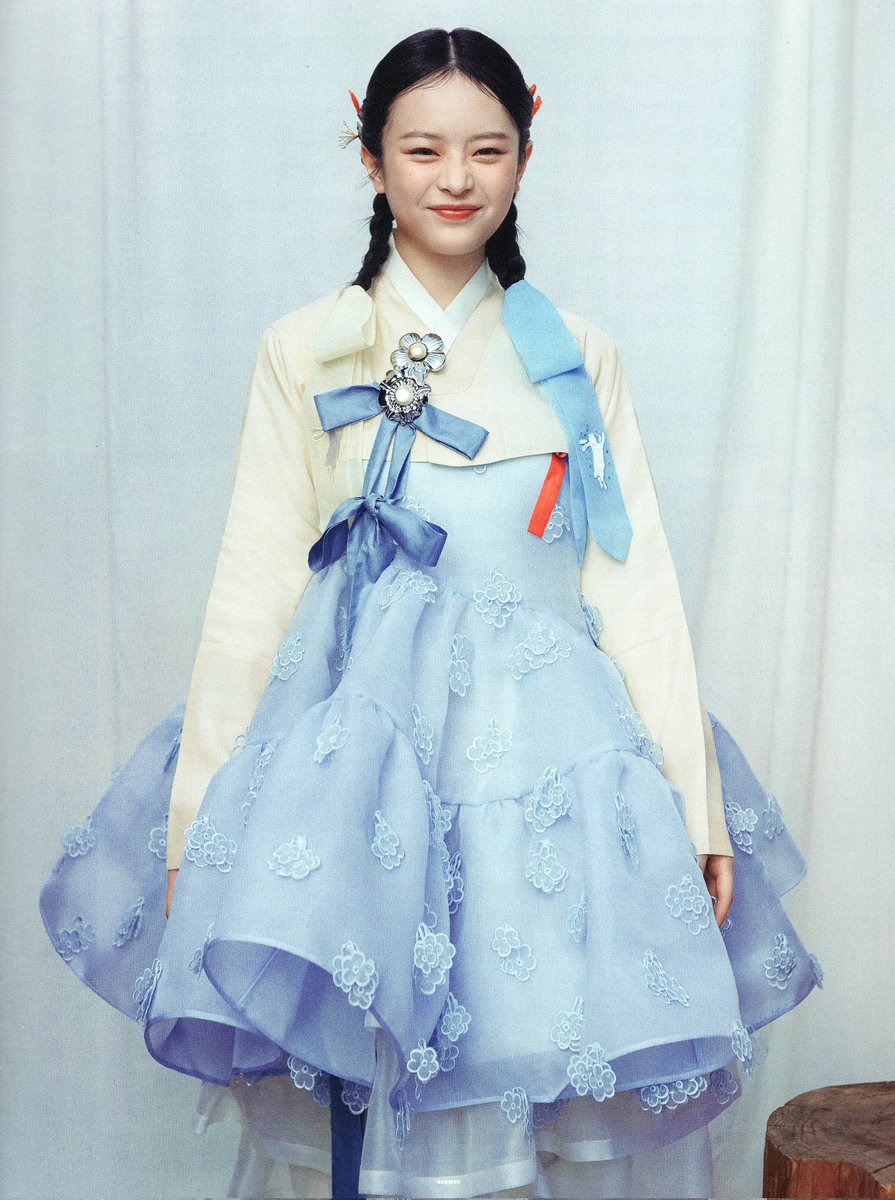 hanni 🏎️🏁 (@hannihourly) on Twitter photo 