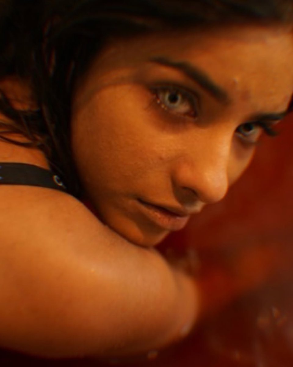 The_aurora_sinclair_witch laughs eating money #AuroraSinclair