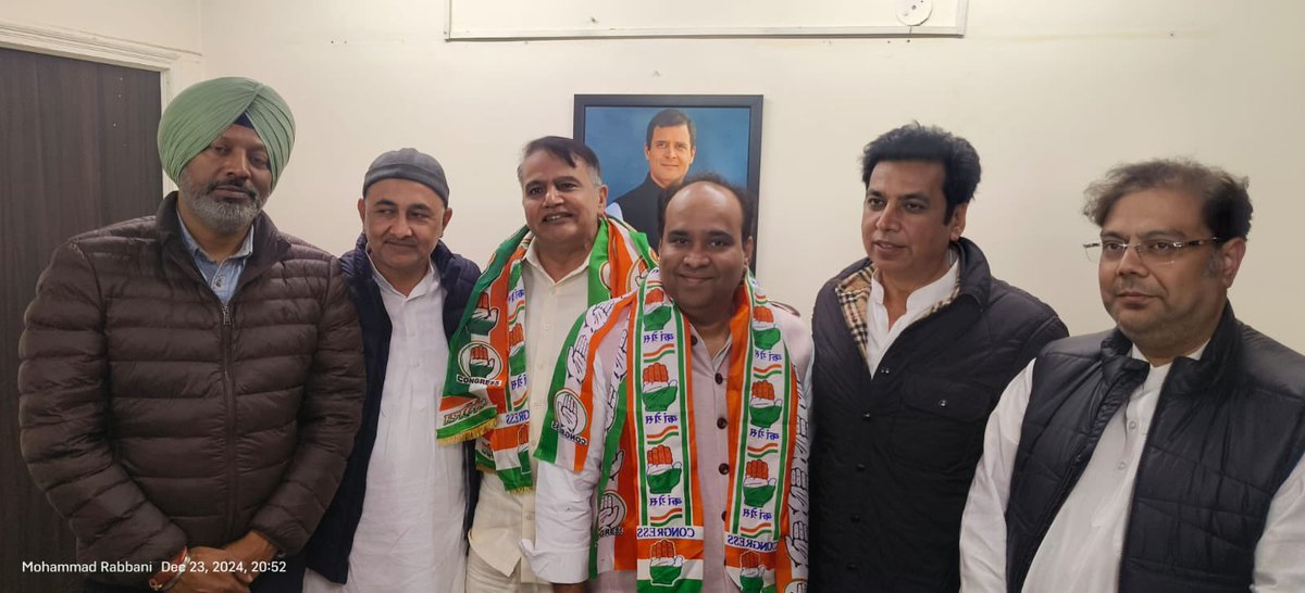 LutyensMediaIN's tweet photo. दिल्ली में आम आदमी पार्टी को बड़ा झटका 

मटिया महल से पूर्व आप विधायक आसिम अहमद खान और बिजवासन से पूर्व आप विधायक कर्नल देवेंद्र सहरावत कांग्रेस पार्टी में शामिल हुए। https://t.co/CXkZiIBMCv