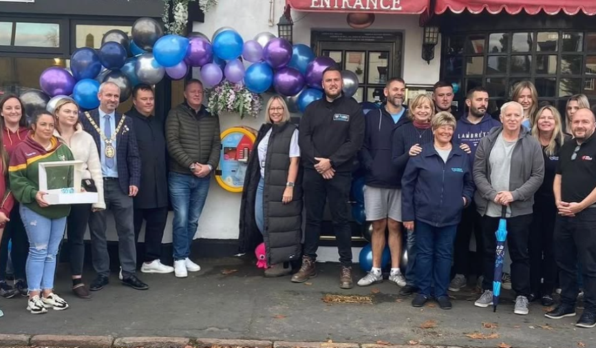 WELMedical's tweet photo. π Today's feature in our 12 Days of Lifesaving Moments showcases the amazing work of @OurJay25, who fundraises for public access defibrillators for local communities.
Read more about their 200th placement here: https://t.co/o8i5Ej9mmx
#SavingLives #OurJay #Defibrillators https://t.co/yP2rpWApIE