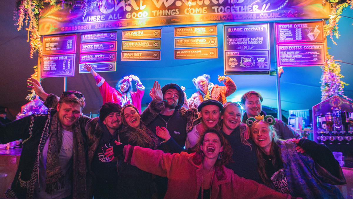 ChaiWallahs's tweet photo. Huge love to our Chai Wallahs Crew - Happy Christmas you lot - there's a whole lot of love under that there tent xx

📸 @siansmusicbox https://t.co/O7h0n17vD4