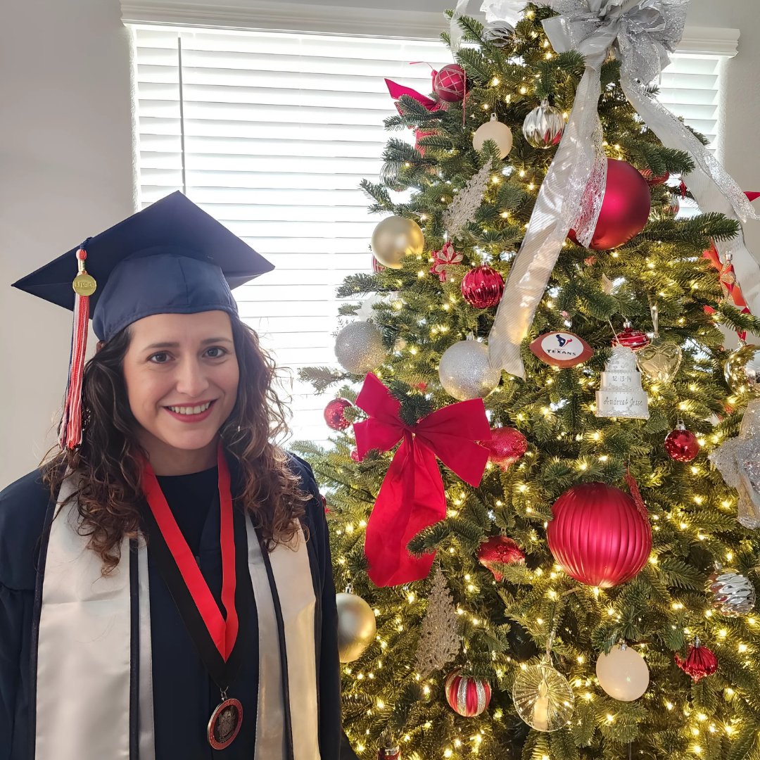 UTSABusiness's tweet image. Andrea Landeros, B.B.A. Management '24, graduated from #UTSAAlvarez just before her 50th birthday, fulfilling a journey that began 30 years ago. 🌟

Her story reflects the power of lifelong learning, inspiring her children and grandchildren to pursue their dreams. 🤙

#UTSAGrad24