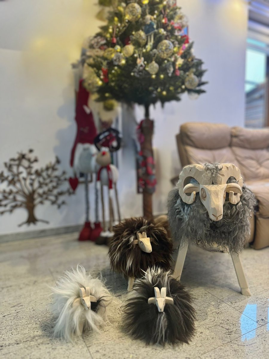 TanneryPoland's tweet image. 🎄✨ Our wooden sheep with hand-carved details, wrapped in natural sheepskin, are the perfect Christmas decoration! 🐑

#TanneryPoland #AdamLeather #ChristmasDecorations #WoodenSheep #NaturalDesign #Sheepskin #HolidayMagic