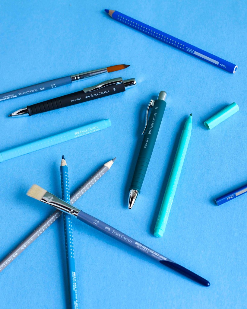 Looking for some last minute gift ideas?! We’ve got the perfect pen, pencil, or paintbrush for everyone on your list 🎁✏️