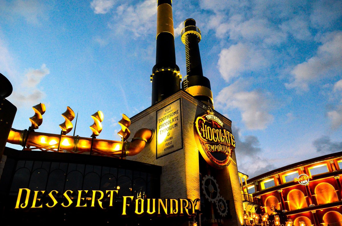 Everylite's tweet photo. Lighting up the Toothsome Chocolate Emporium! ✨ Everneon Elite brings vibrant single-color illumination to Universal Studios Orlando. Reliable, flexible, &amp; energy-efficient, it’s ideal for standout lighting. Explore the datasheet: https://t.co/nTrUXTZ6mF

#LightingSolutions https://t.co/8mOkayYWy4