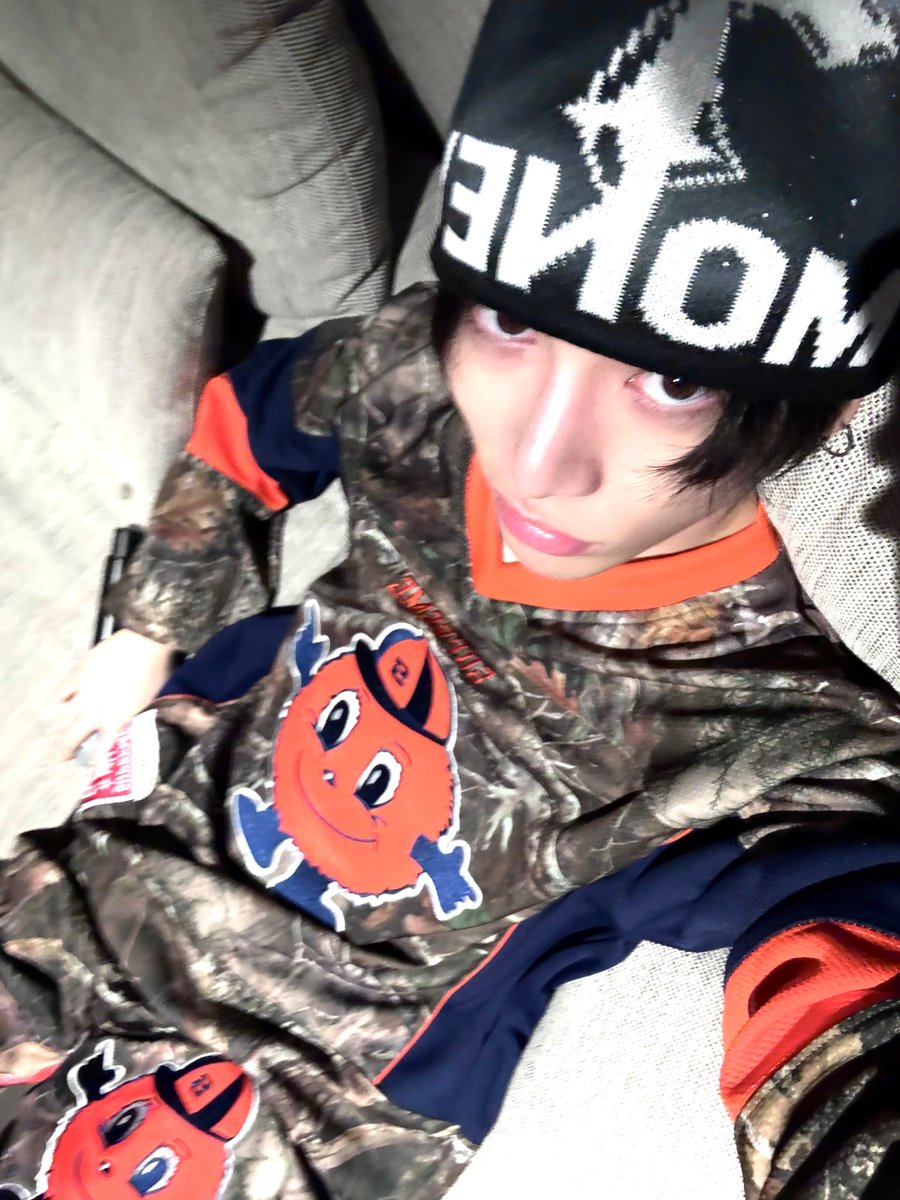 Catching the fall breeze and wearing my pumpkin boy tee like it's second nature.