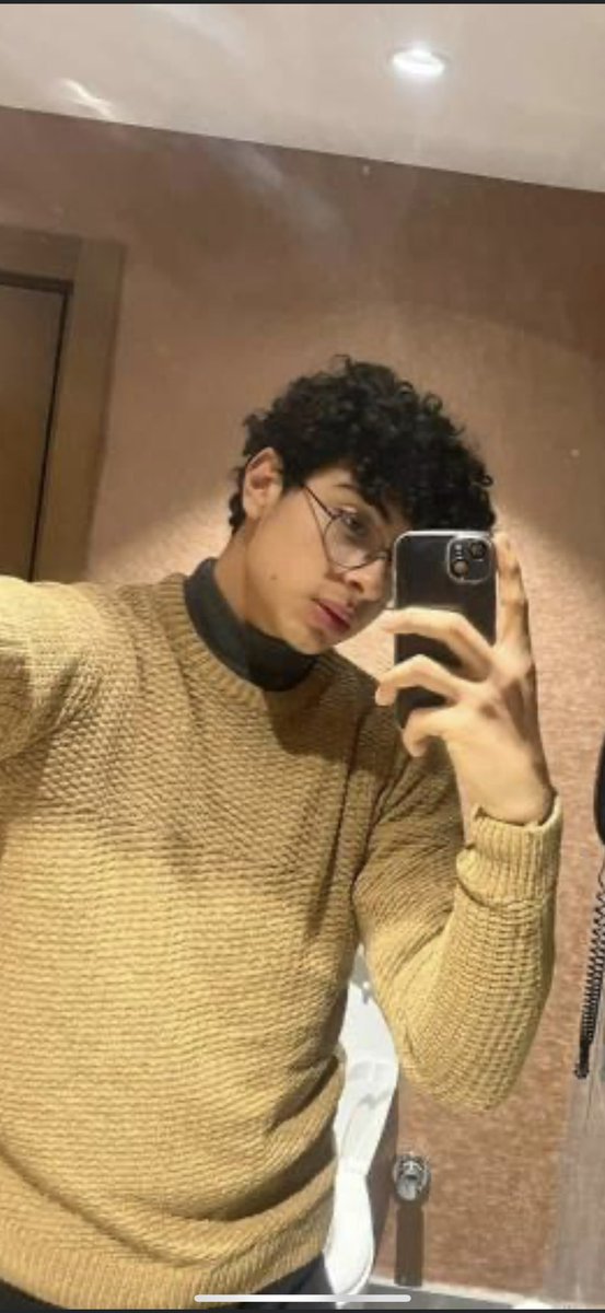 Yanımdasın susuyorsun...
Susuyor konuşmuyorsun...
Ahhhhh... Özgür'üm 💫 
çaresizce özlüyorum annem..

ADALET olası kastla gelecek!!
#çocuklariçinadalet