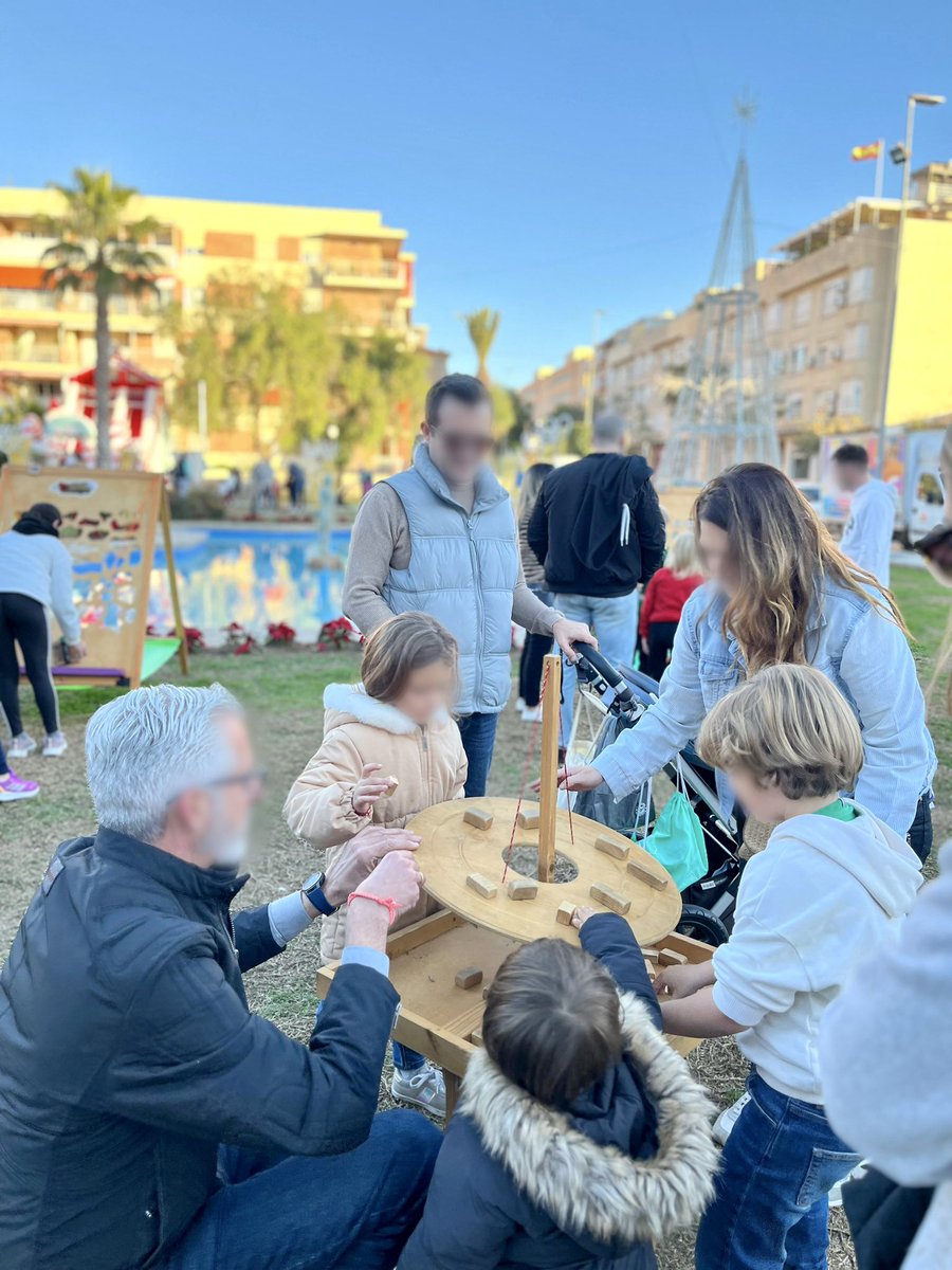 Angelesdetrapo's tweet photo. Últimas horas de “Juegos en familia” en Rincón de la Victoria, Málaga. ¡Os esperamos!

🧩 Juegos en familia
🗓️ 23 de diciembre
⏰ De 17:00 a 20:00 h.
🎫 Entrada gratuita

Y el 26 de dic. “Historias de Navidad” en la Biblioteca Provincial de Málaga, a las 11:30 h. Entrada gratuita https://t.co/CIpVeNshx2