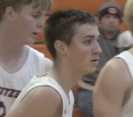 Channel1450com's tweet photo. @SpfldClinic @SHGCyclones @ShgBoys @BCSD5_Athletics @KatelynLehnen @FollowRHSSports @RocketsCUSD3a Retweet if New Berlin’s Gabe Molloy had the best #POTW! Winner gets a @SpfldClinic prize pack. Ends at 10pm! https://t.co/PIjlQ3bypb