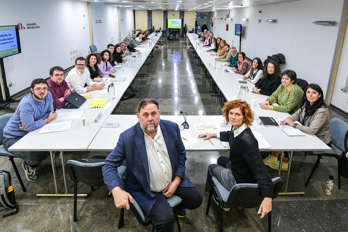 Esquerra_ERC's tweet photo. 📸Avui celebrem la primera Executiva Nacional presencial després de la votació del 30è Congrés Nacional.

Impulsem @Esquerra_ERC perquè torni a ser el partit central de Catalunya✊ https://t.co/MPc8liX7FE