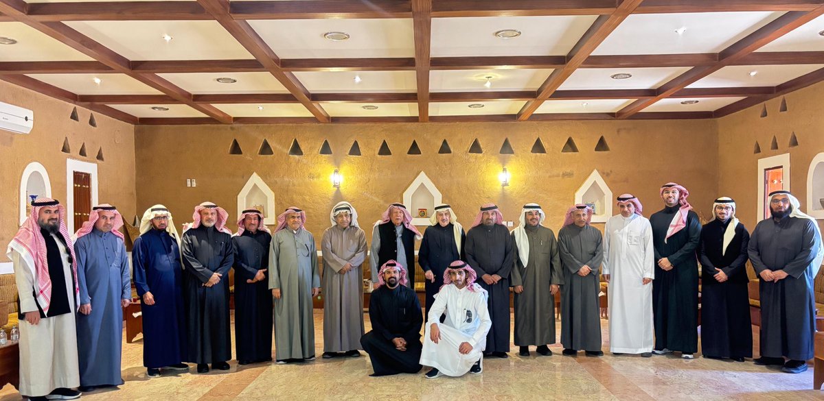تشرفنا اليوم بزيارة والدنا الغالي الوجيه الشيخ عبدالعزيز الشويعر
وأبناء العم عبدالمحسن وعبدالرحمن ابناء ناصر العبدالمحسن السعيد وعدد من الأصدقاء في ملتقى ناصر السعيد