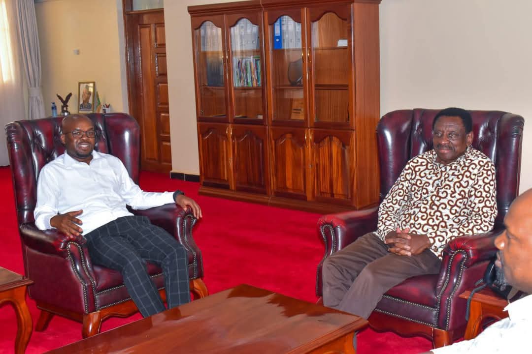 PPhelode83679's tweet photo. His excellency Hon. @orengo_james and the cabinet Secretary for interior Hon.@RaymondOmollo
#nyalore
#PinyLuo
#LuoNation https://t.co/D7viDxNp5S