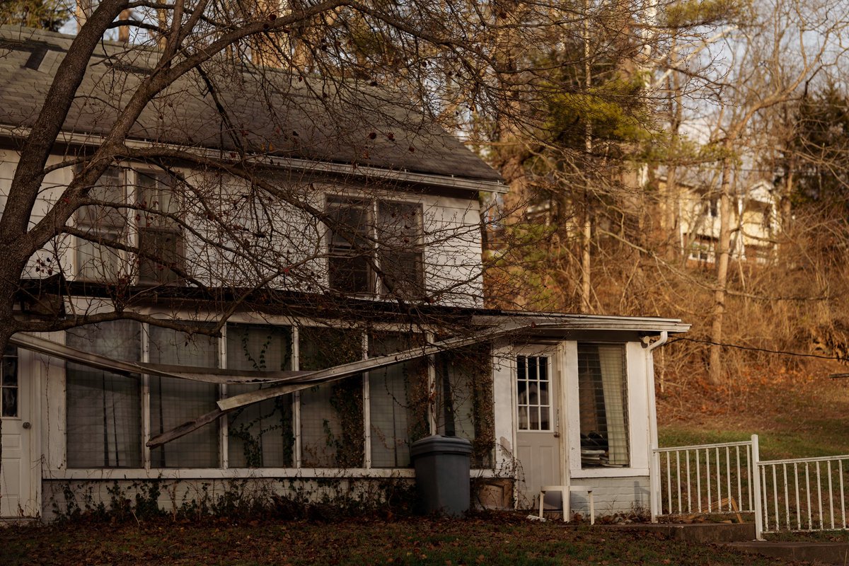 ViewMiles's tweet image. life in a small town