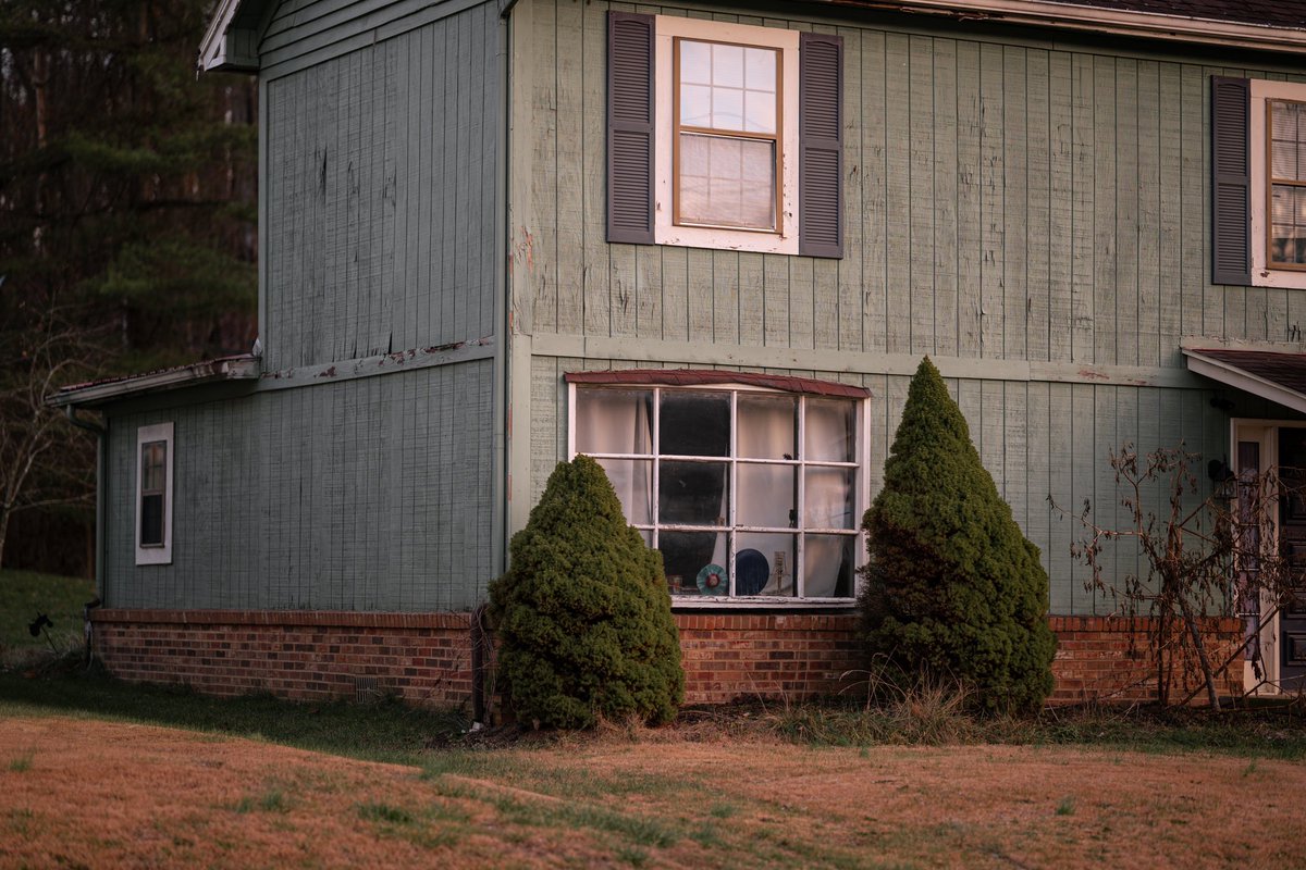 ViewMiles's tweet image. life in a small town