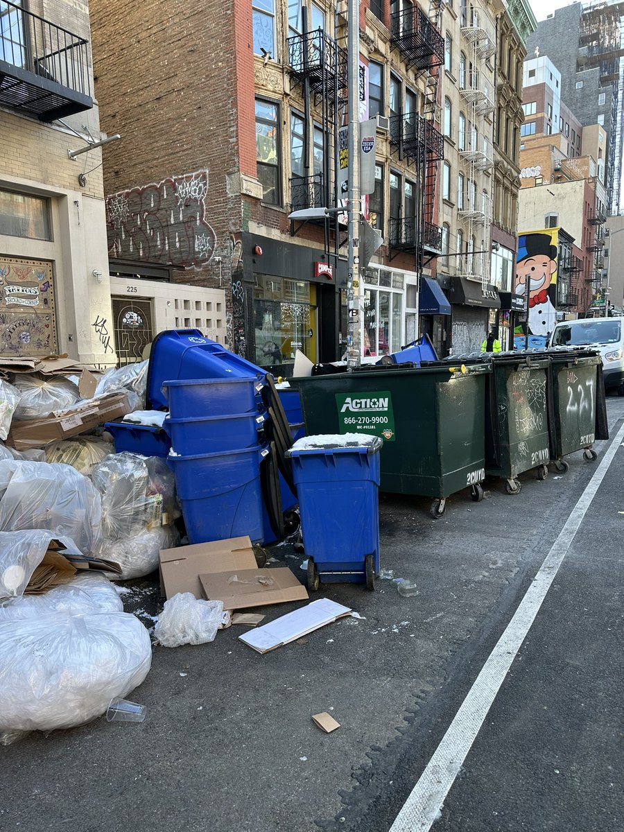 irmazandl's tweet image. I can’t understand how the @NYCSanitation dept along with @NYCMayor can make this their goal for nyc. #containerization will be a huge failure when ALL of nyc looks like this