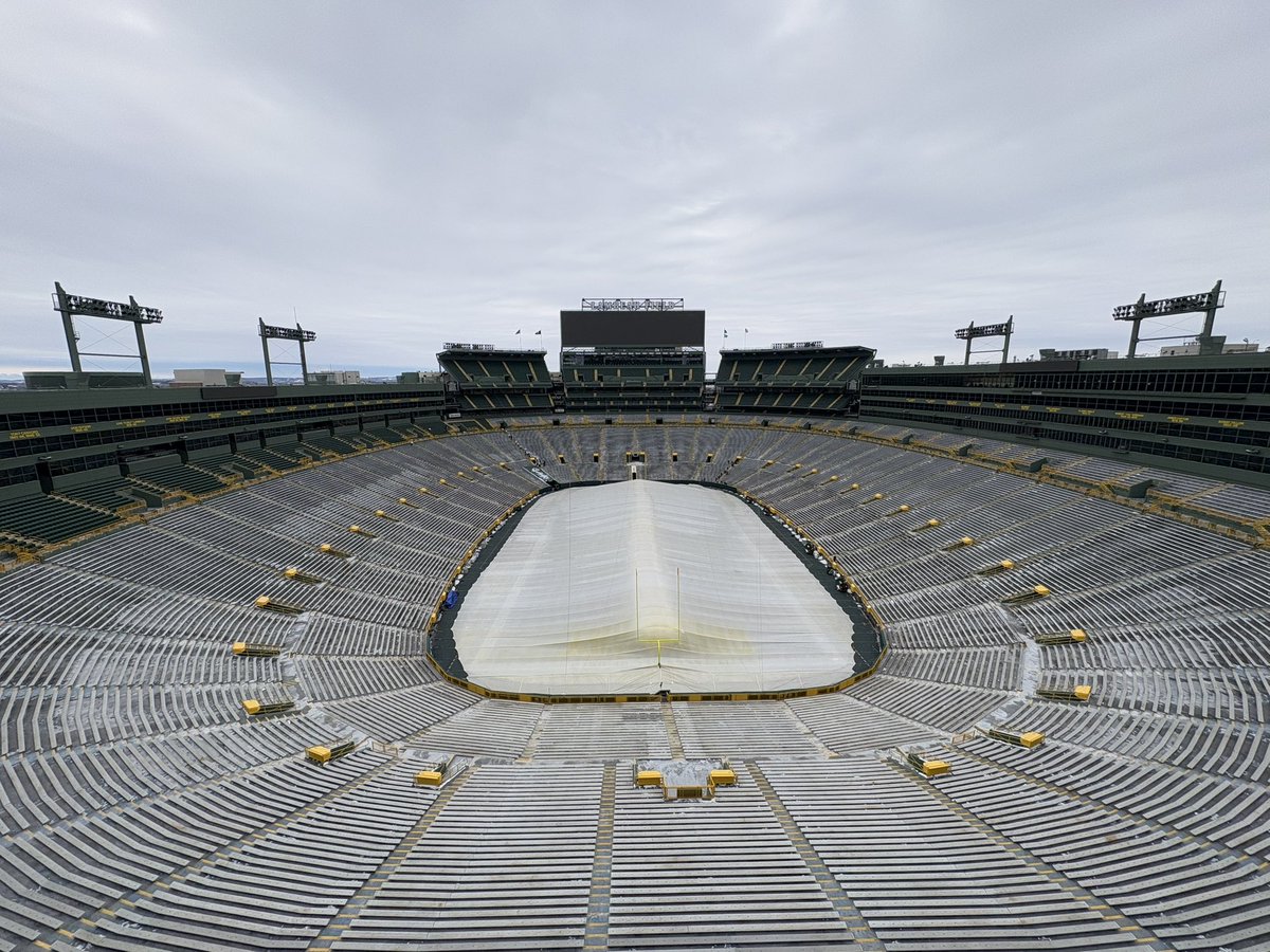 Safety_Spence's tweet photo. Did the Lambeau Hall of Fame &amp; Stadium Tour yesterday. Great experience before MNF! #GoPackGo https://t.co/E6GbRl5qE9