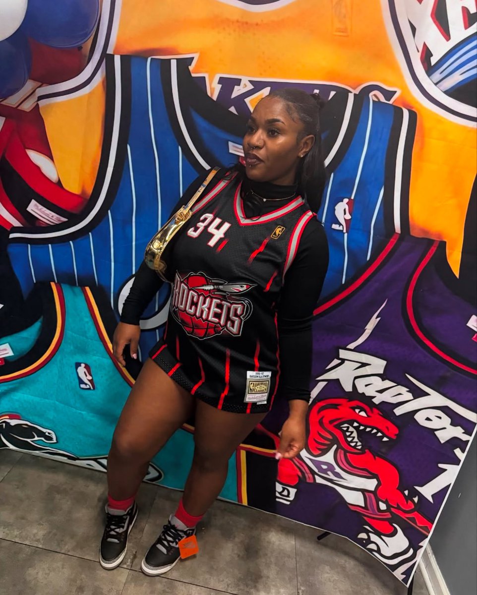 31Nayy's tweet photo. 🖤 🖤🖤 #DeeJerseyParty https://t.co/IctOMIoko4