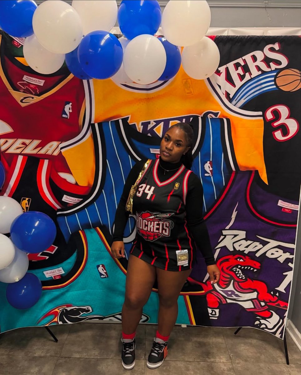 31Nayy's tweet photo. 🖤 🖤🖤 #DeeJerseyParty https://t.co/IctOMIoko4