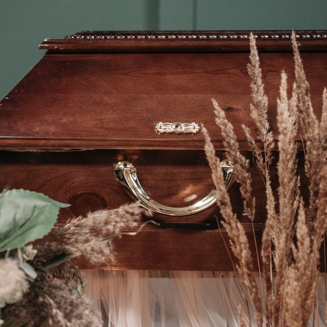 CutmoreFuneral's tweet photo. At Cutmore Family Funeral Directors, we work closely with families to create a service reflecting the shared life, love, and memories. 

Let us help you honour your loved one with care and compassion.

#cutmorefamilyfuneraldirectors #fareham #hampshire #funeralservices https://t.co/dNOzWlTNHL