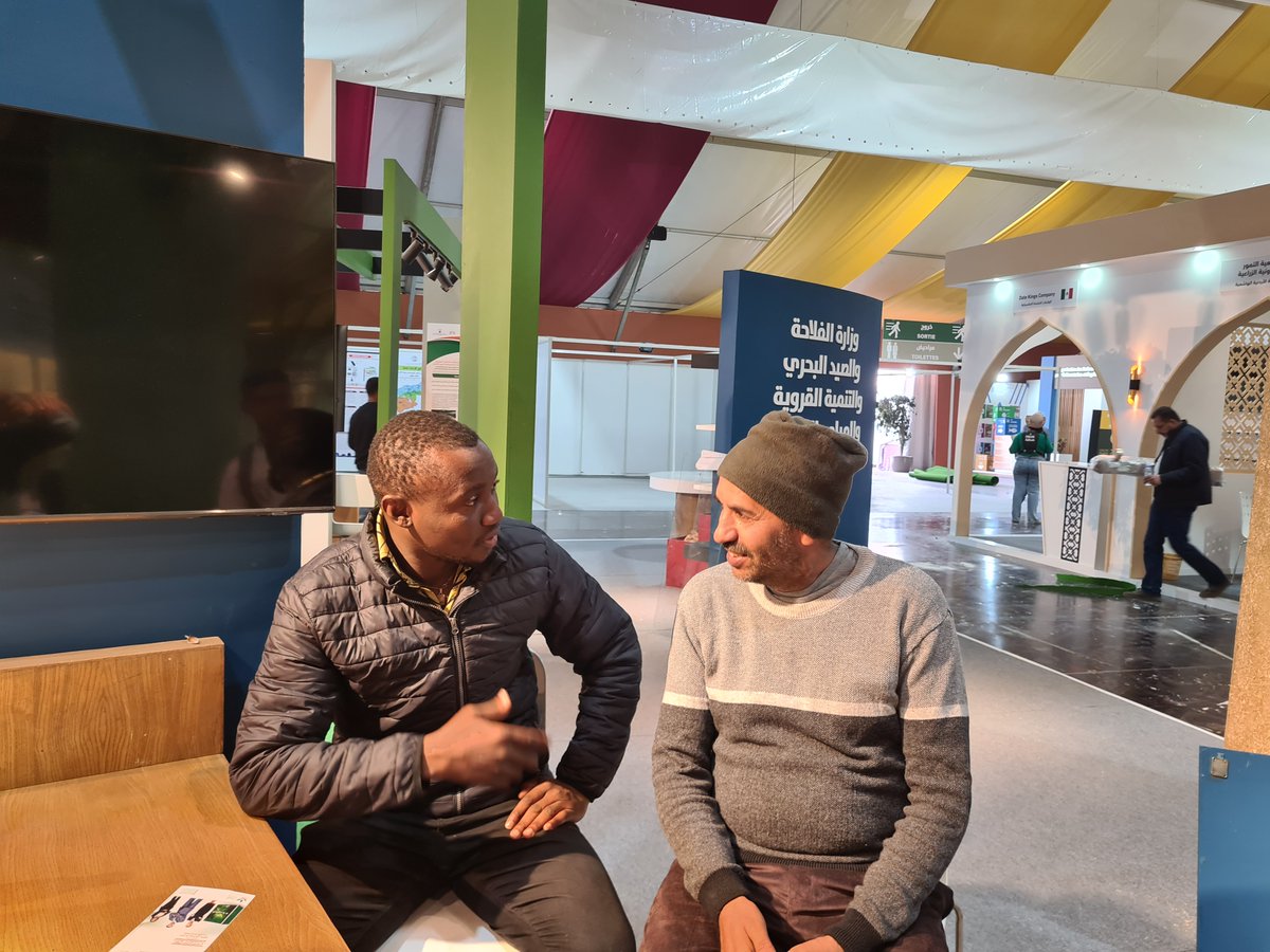 GreenLeafAI's tweet photo. Au Salon International des Dattes au Maroc (SIDATTES) 2024, nous avons rencontré des agriculteurs et des acteurs majeurs de l’écosystème des dattes à Erfoud 🇲🇦🌴
#GreenLeafAI #SIDATTES2024 #OasisMarocaines #ChangementsClimatiques #Résilience #Erfoud #Errachidia #AgriTech https://t.co/lpUgZQp4PM
