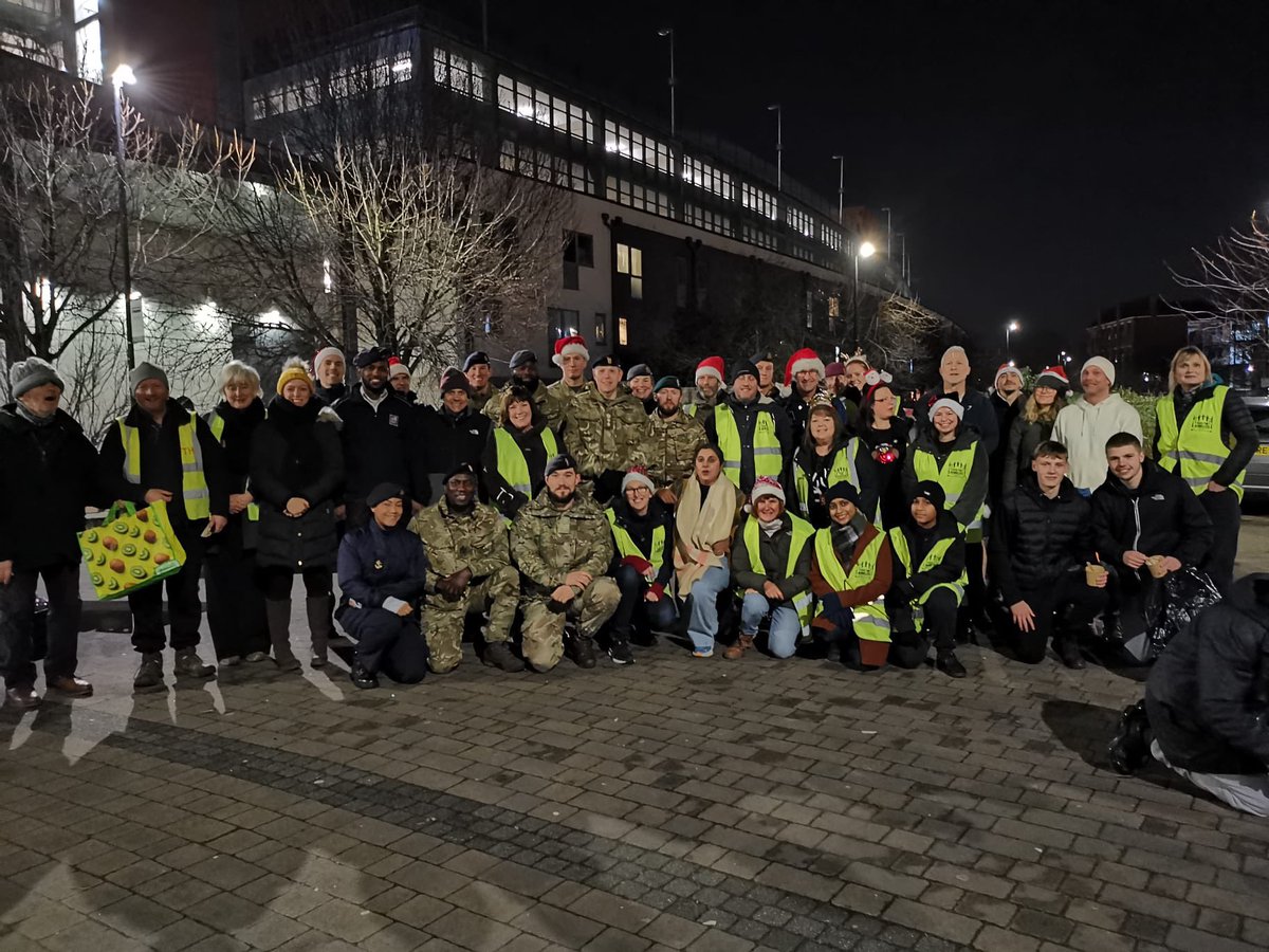 IJasonPhillips's tweet photo. Met some great people last night at a #feedthehomeless Christmas Market event in Bristol, while leading an MoD Abbey Wood team helping out.

Over a 100 people attended, receiving a hot meal, clothes, tinned and fresh food, toiletries and much more.

#volunteering
#abbeywood

👍 https://t.co/ylrGjsRNcV