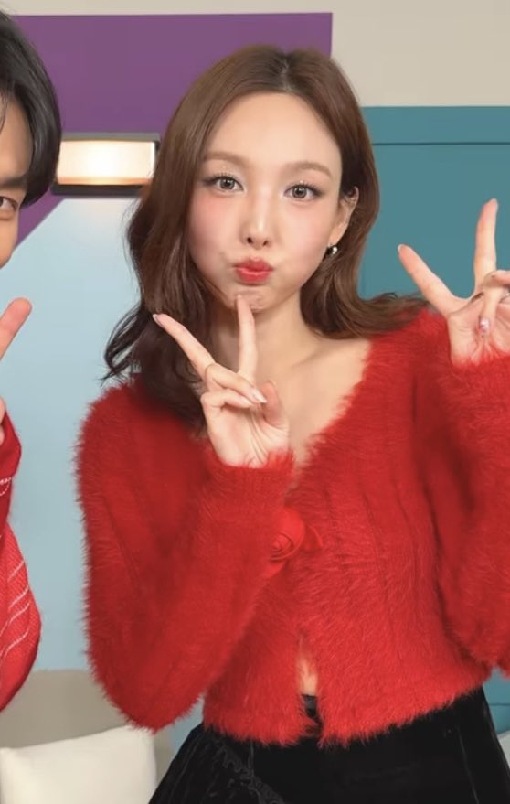 futchmina's tweet photo. whitewashing so insane her bright red sweater turned carrot orange https://t.co/K58vJ2lZnJ