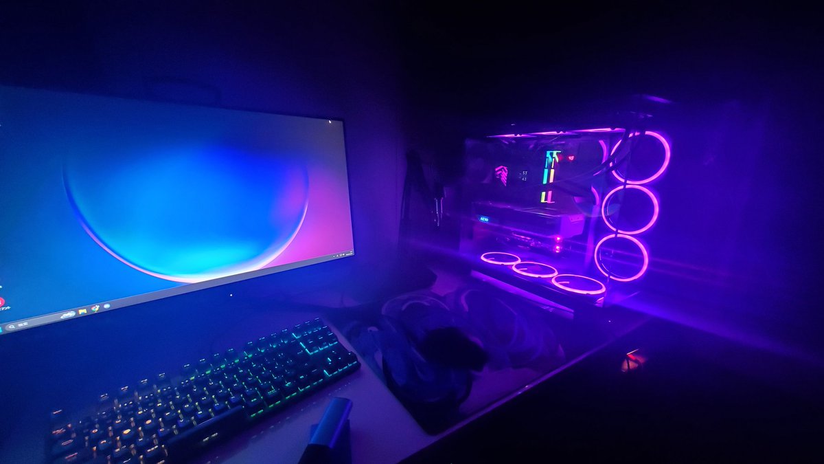 RKu_vvv's tweet photo. やっと明日から新PCでゲームできる
お休み https://t.co/Oy4d1WYU11