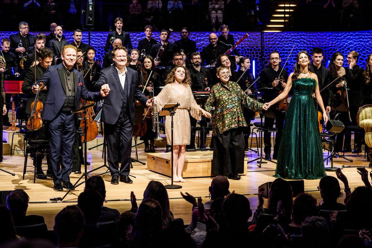 FatmaSaid's tweet photo. Returning to this brilliant cast for "Ein Wintermärchen" at the @elbphilharmonie feels a bit like coming home. I look forward to 2 more performances with Katharina Thalbach, Lucienne Renaudin Vary, @violinhope1, Daniel Geiss and the Belgrade Chamber Orchestra.
📷 @sebastian_husum https://t.co/1C9iHOuHfP