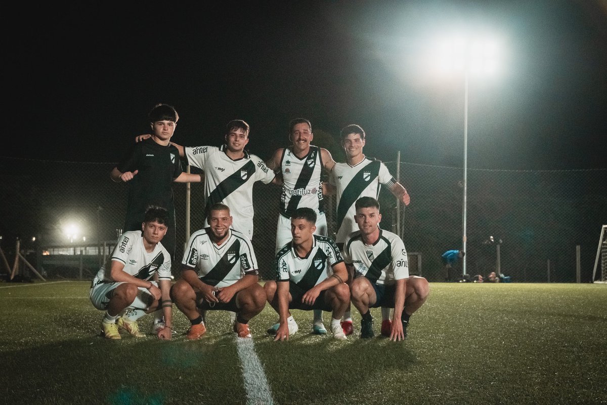 alejoseveri_'s tweet photo. Seguimos invictos del @TwDanubioFC ⚪️⚫️

crack @Tiago_Stanisich 📸 https://t.co/n7Cc6jw7AY