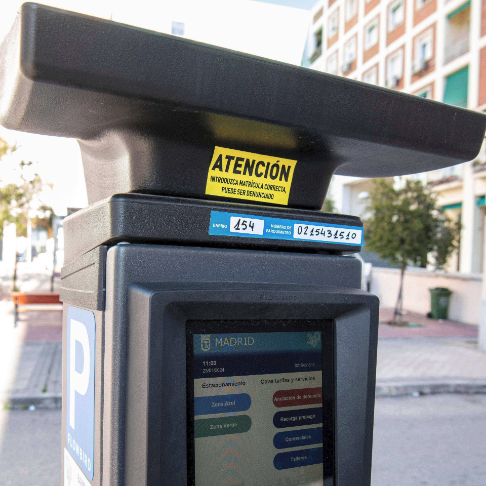 DecideMadrid's tweet photo. 🚗¿La #ZonaSER llega a tu barrio y quieres saber cómo funciona?
⬇️ ¡Descúbrelo utilizando #DatosAbiertosMadrid! ⬇️
📲 Cuántos tiques de aparcamiento se generan
🚏 Dónde están los parquímetros
🛂 Cuáles son las diferentes zonas
📃 Cuántas autorizaciones para residentes se han concedido
🗺Plano general del SER en Geoportal
🏙️ Tu ciudad, más cerca con #DatosAbiertos → https://t.co/nKFqKpqblx