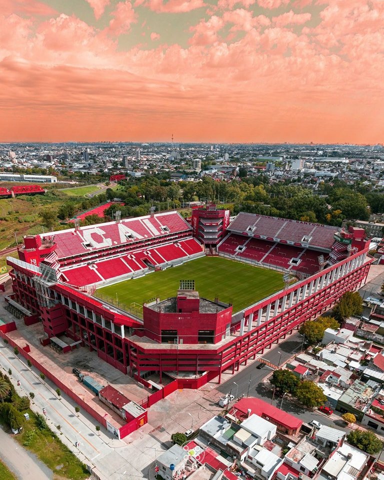 ReyRojinho's tweet photo. #Seaone : Hay una empresa analizando hacer una tercer bandeja. 

No me imagino una tercer bandeja.

off: Me gustaria que cierren los codos de las puntas de la garganta y quede un poco mas cerrado el estadio sin huecos. https://t.co/L4IGzzzlAO