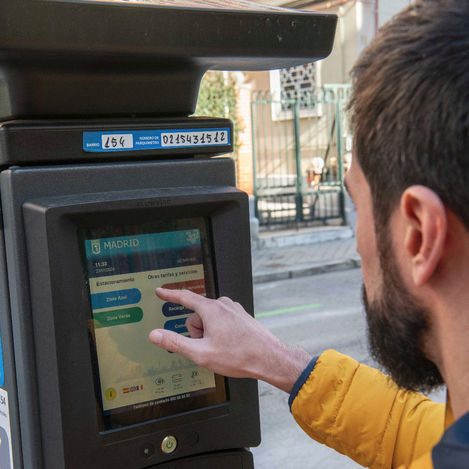 DecideMadrid's tweet photo. 🚗¿La #ZonaSER llega a tu barrio y quieres saber cómo funciona?
⬇️ ¡Descúbrelo utilizando #DatosAbiertosMadrid! ⬇️
📲 Cuántos tiques de aparcamiento se generan
🚏 Dónde están los parquímetros
🛂 Cuáles son las diferentes zonas
📃 Cuántas autorizaciones para residentes se han concedido
🗺Plano general del SER en Geoportal
🏙️ Tu ciudad, más cerca con #DatosAbiertos → https://t.co/nKFqKpqblx