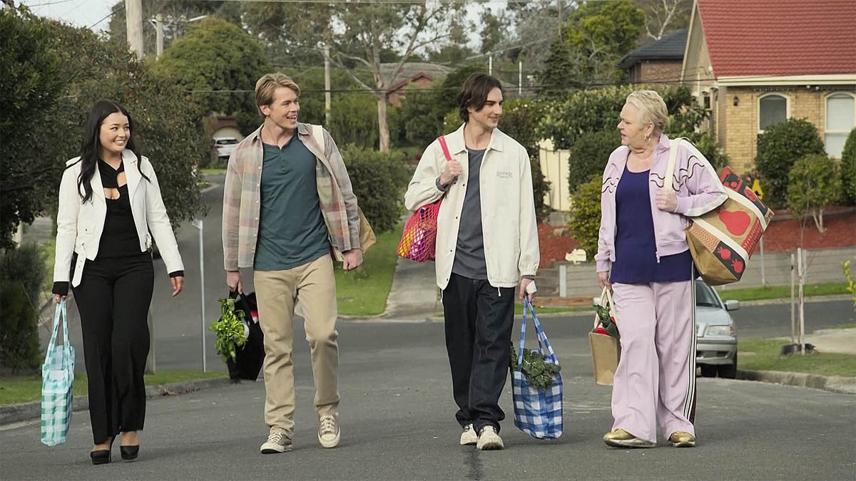 WelshNeighbours's tweet photo. This is the best shared house dynamic since the re-boot. 

#Neighbours
#NeighboursCatchUp 
#Week63 
#4WeeksBehind https://t.co/6Yd70bwQYF