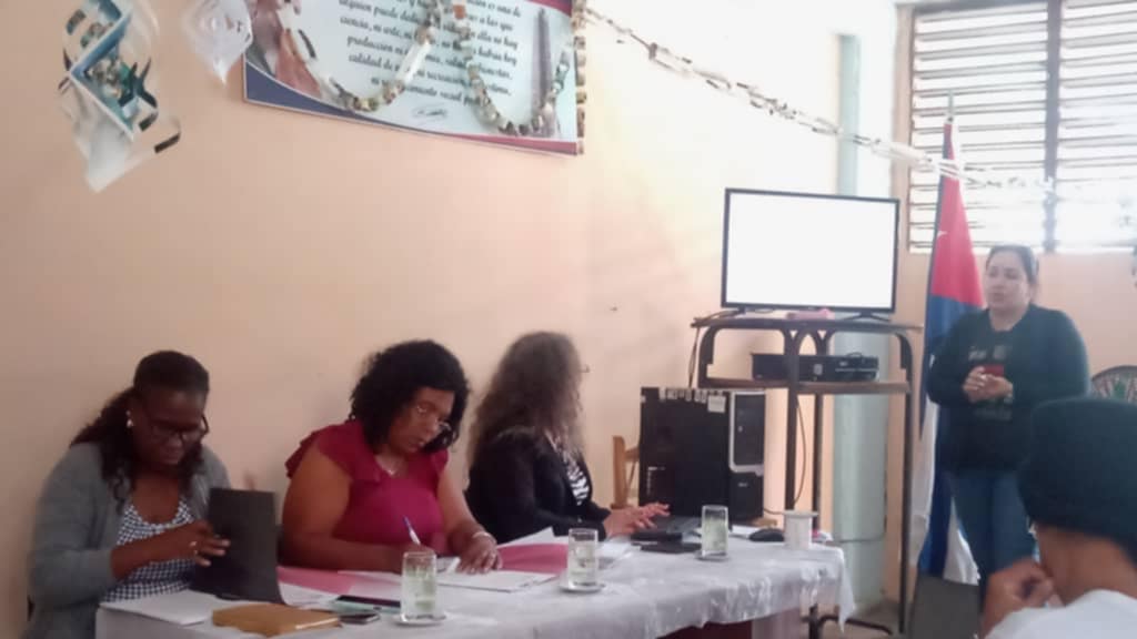 LeticiaOlivaB's tweet photo. Recorrido de la Dirección General de Educación de la Habana . A la Dirección General de Educación Centro Habana, consejo de dirección municipal .@CubaMined.@DirectEducaHab @YolivanC41557 @IzquierdoAlons1 @YanetHzP https://t.co/6XCmtNhJuK