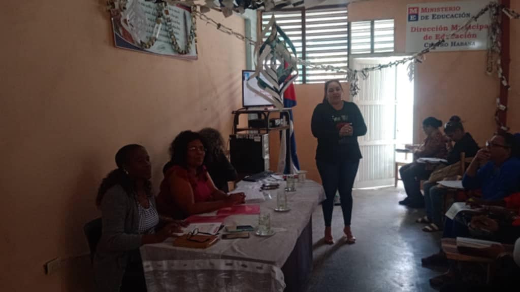 LeticiaOlivaB's tweet photo. Recorrido de la Dirección General de Educación de la Habana . A la Dirección General de Educación Centro Habana, consejo de dirección municipal .@CubaMined.@DirectEducaHab @YolivanC41557 @IzquierdoAlons1 @YanetHzP https://t.co/6XCmtNhJuK