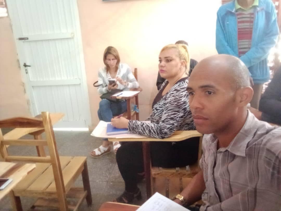 LeticiaOlivaB's tweet photo. Recorrido de la Dirección General de Educación de la Habana . A la Dirección General de Educación Centro Habana, consejo de dirección municipal .@CubaMined.@DirectEducaHab @YolivanC41557 @IzquierdoAlons1 @YanetHzP https://t.co/6XCmtNhJuK