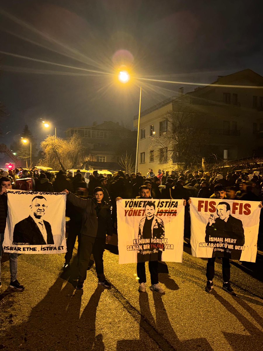 serefiniz varsa istifa edin
#BizAnlatalımKülliyeDinlesin