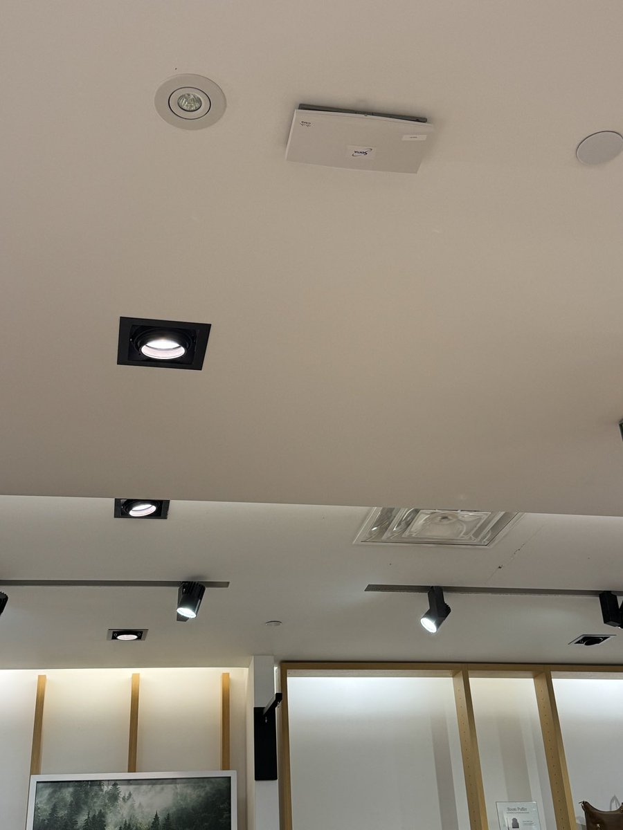 zkerravala's tweet photo. Did you know… @ROOTS uses @meraki #wifi #merakiinthewild https://t.co/4ZBCErhNDe