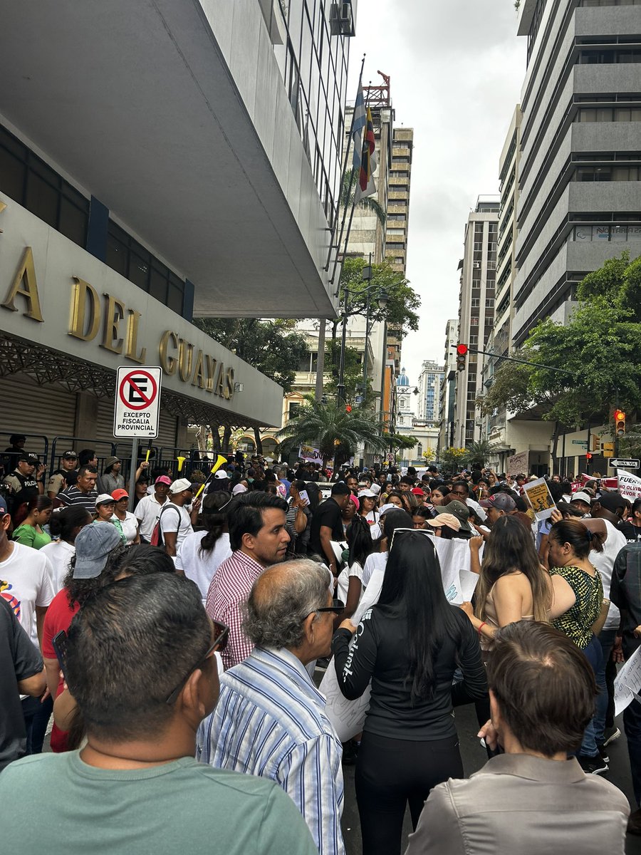 RescateAnimalEC's tweet photo. No habrá troll center que apague esto. 
#LosCuatrodeGuayaquil 
#LosCuatroDeGuayaquilEcuador https://t.co/mrOjc2368f