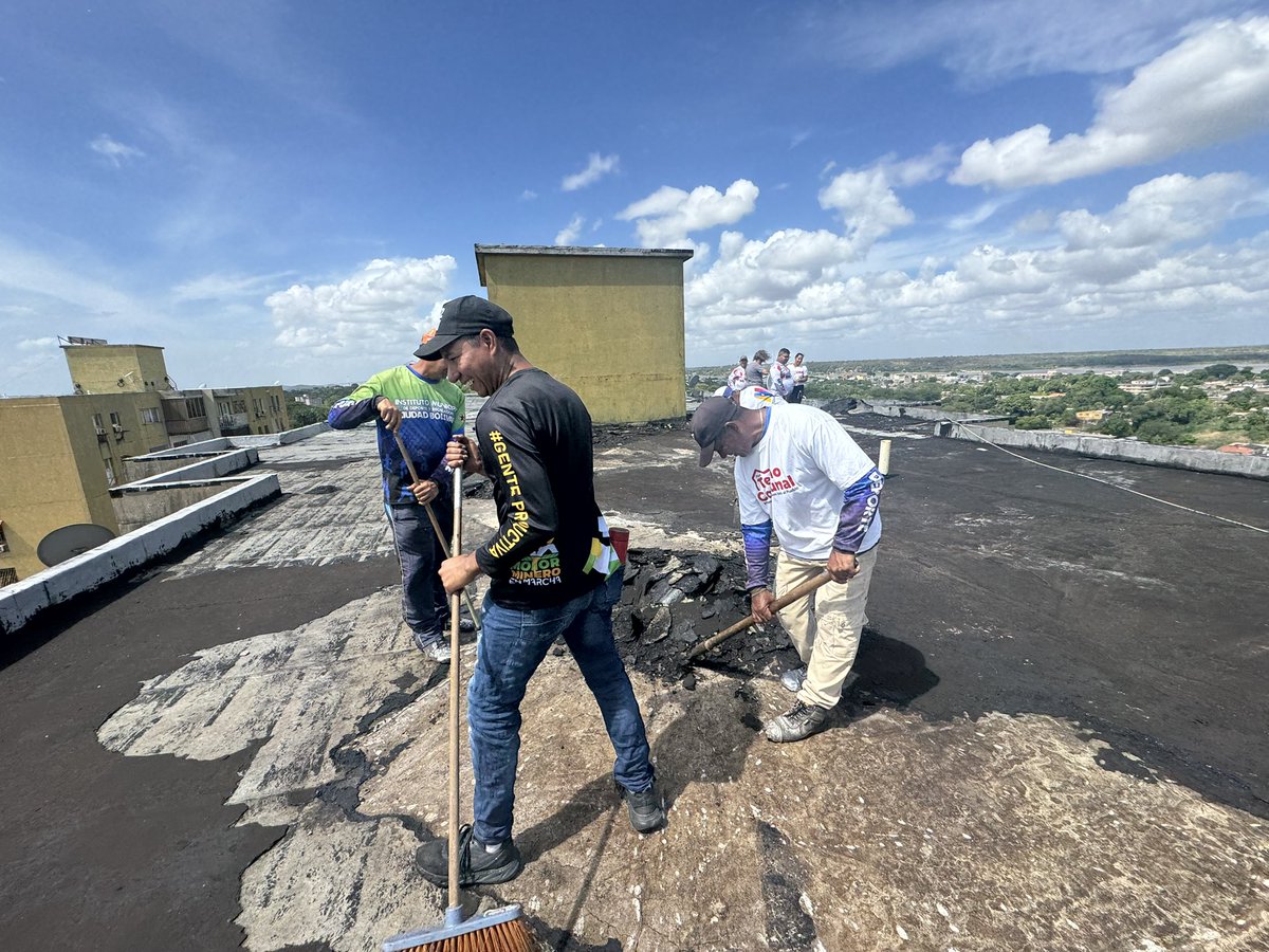 Alexandercbo_'s tweet photo. Hoy 23 de diciembre, desde Residencias Marhuanta, con nuestro lunes de vivienda desplegados con los trabajos de impermeabilización en la Torre B, gracias a las políticas del presidente @nicolasmaduro y en el municipio angostura del Orinoco el @comandosergioh. https://t.co/ffdcIk73Z6