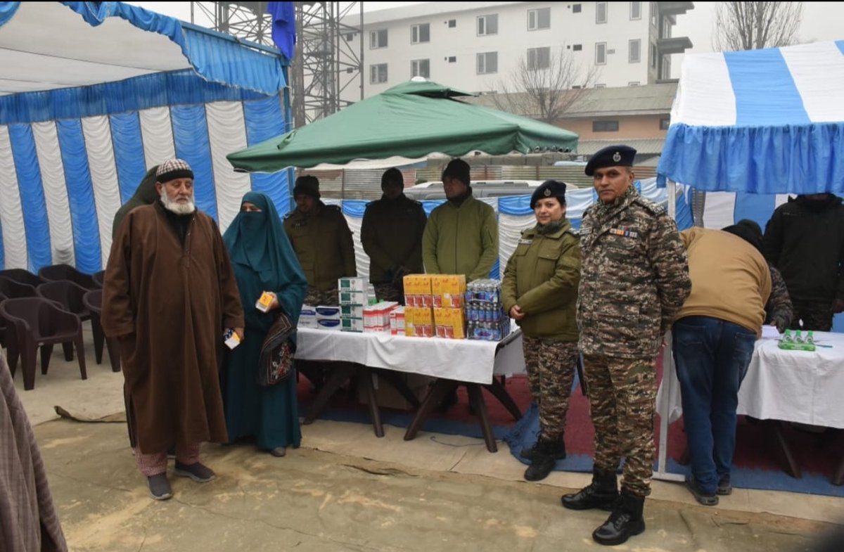 @61BNCRPF organized a Free Medical Camp at Shivpora,Srinagar,under the Civic Action Program 2024-25. Over 200 locals attended despite harsh weather,receiving free medical care.#CRPF reaffirms its commitment to community welfare. #CommunityOutreach
<a href="/crpfindia/">🇮🇳CRPF🇮🇳</a>
<a href="/crpf_srinagar/">Srinagar Sector CRPF 🇮🇳</a>