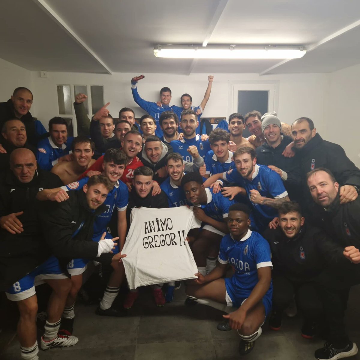CD_HUARTE's tweet photo. Un año más dando guerra 🔚🤧

#TerceraRFEF | #TodoAlAzul https://t.co/BpbjaXB9PD