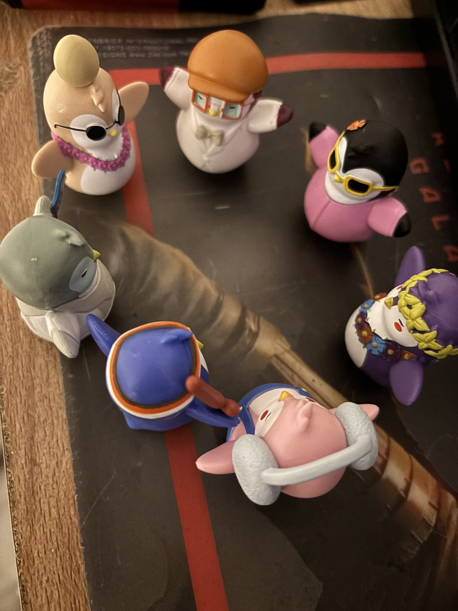 egunderpressure's tweet photo. @StillDumping huddle up https://t.co/oAYrLTeC1n