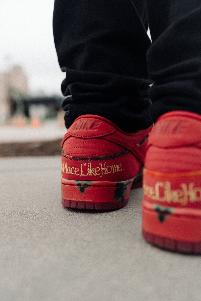 ChefDoomy's tweet photo. Wizard of Oz dunks I saw this weekend at SneakerCon Bay Area. These are much better without the vinyl top even if it’s just an all red shoe end of the day. https://t.co/9U0MX7nXFu