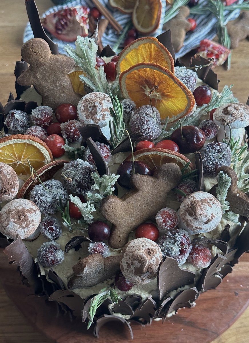 theclovecoterie's tweet photo. Haters beware I’m making a maximalistic winter forest cake https://t.co/FaEUzMgpuj