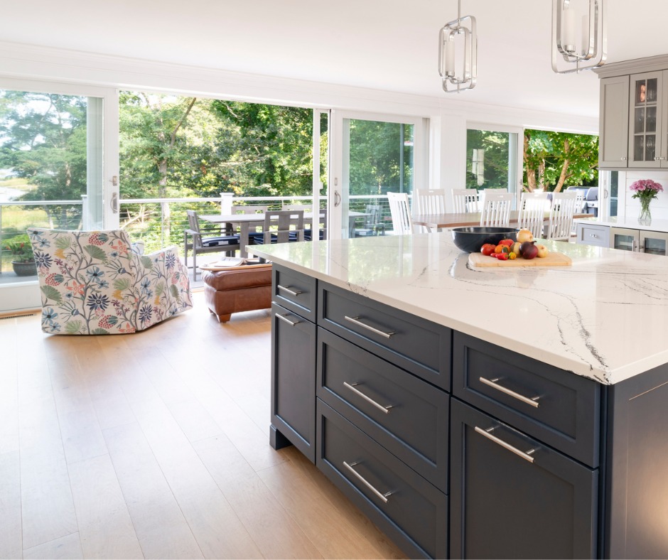 PhilbrookCC's tweet image. A wall of sliders and floor-to-ceiling windows maximizes an exquisite view.
#BuiltByPhilbrook in collaboration with A3 Architects, inc, Andersen Windows + Doors, Shepley Wood Products, White Wood Kitchens #CapeCodHome #CapeCodBuilder #WaterfrontHome #OrleansMA 📷 Grattan Imaging
